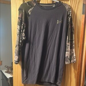 Under Armour Men's Black and Camouflage Shirt